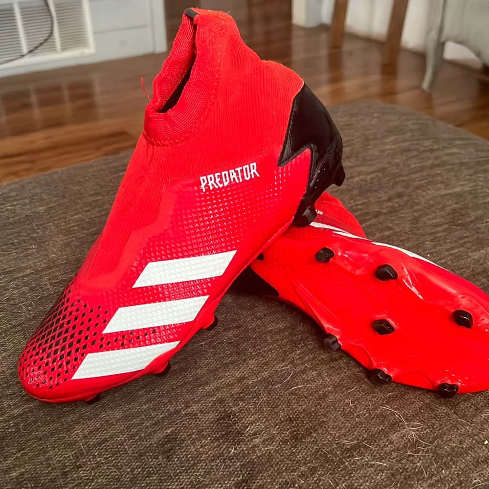 Adidas Predator Mens Laceless Soccer cleat size 9